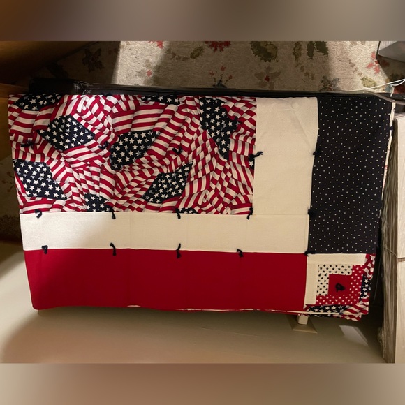 Handmade patriotic quilt - Picture 1 of 2